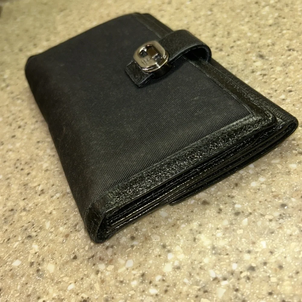GUCCI Authentic black long wallet